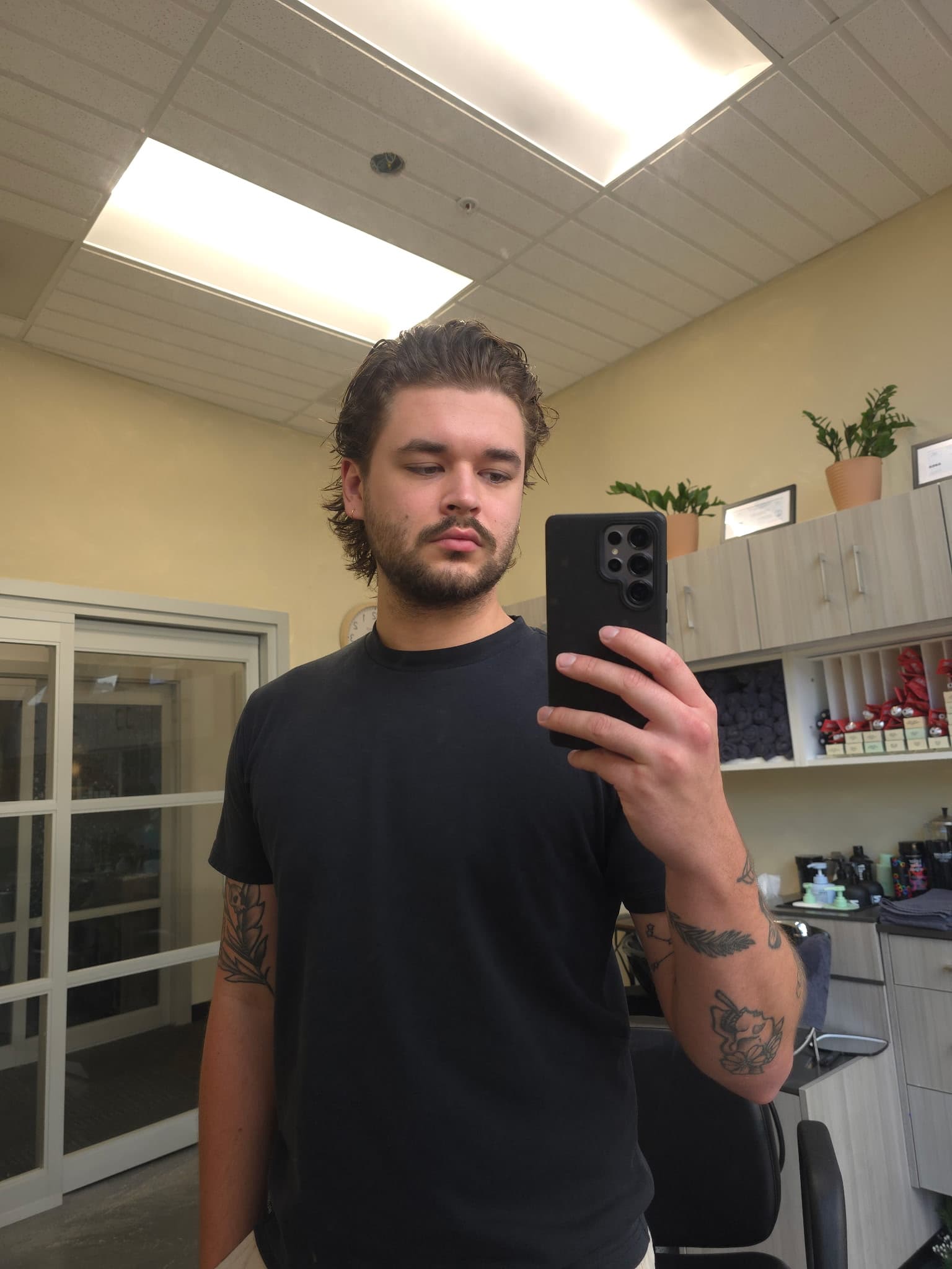 Medium-length flow with natural waves and layers